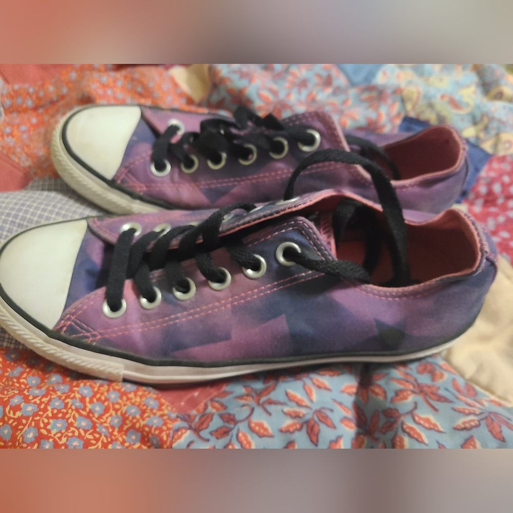 converse tennis shoes
